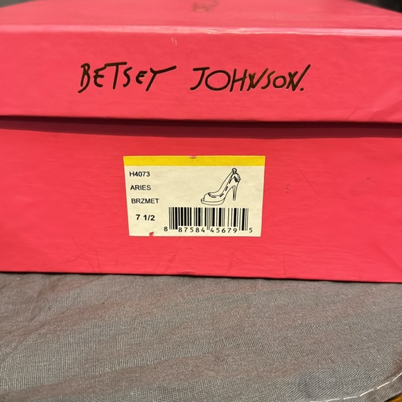 Vintage Betsey Johnson peep toe pumps - Picture 11 of 11
